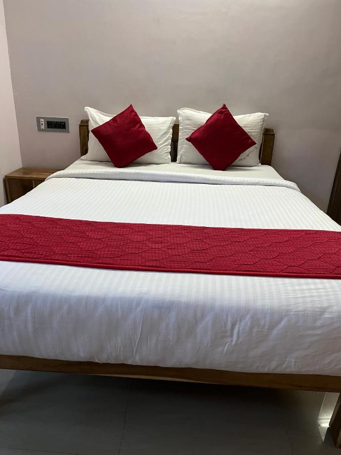 Tulip Villa 3Bhk 2Bhk And 1Bhk Located Near Chunnambar Boat House And Paradise Beach Pūrnānkuppam Extérieur photo